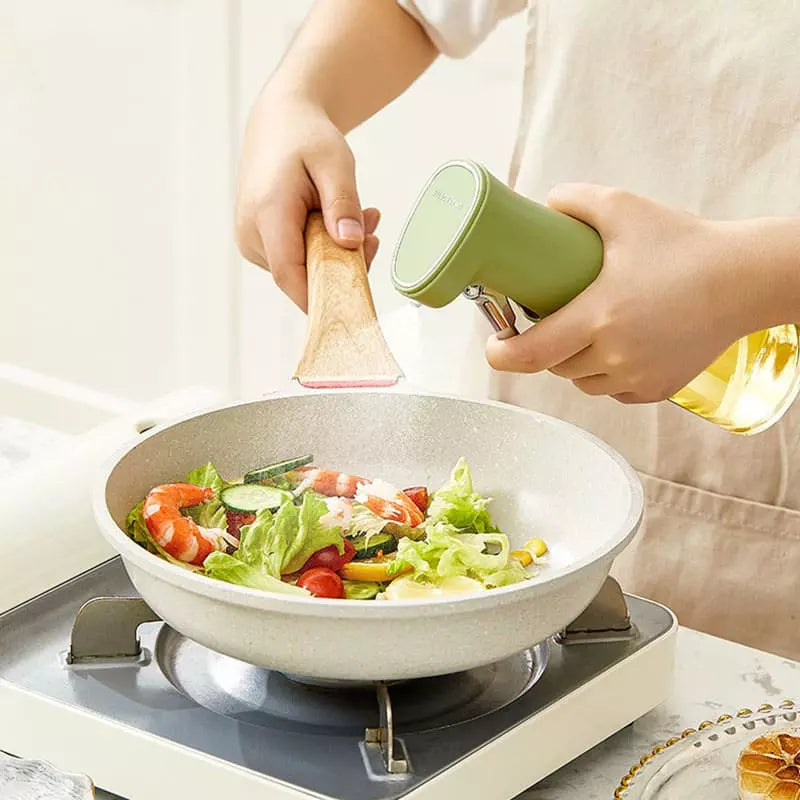 Borrifador de Azeite Dispenser Porta Azeite e Vinagre Castiliani, prático e elegante para temperar alimentos.

