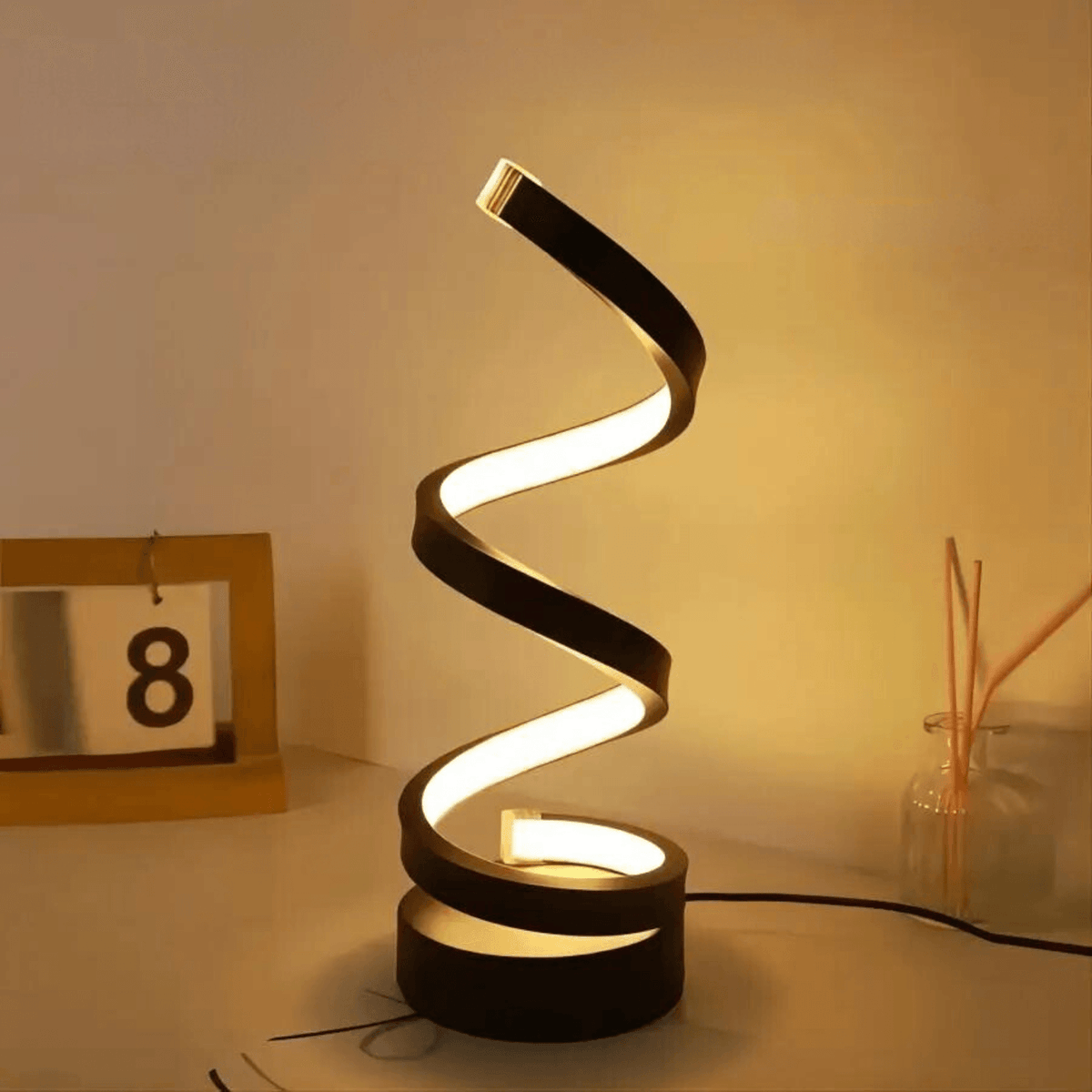 Luminária Abajur de Mesa Ondular LED Castiliani